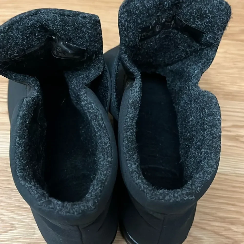 TOE WARMERS CANADA ACTIVE WOMEN’S SIZE 8 BOOTS